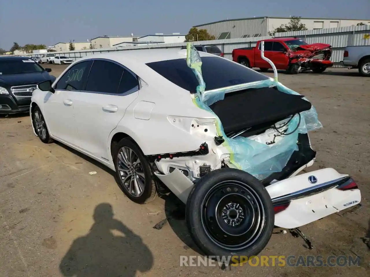 3 Photograph of a damaged car 58ADA1C10MU003654 LEXUS ES300 2021