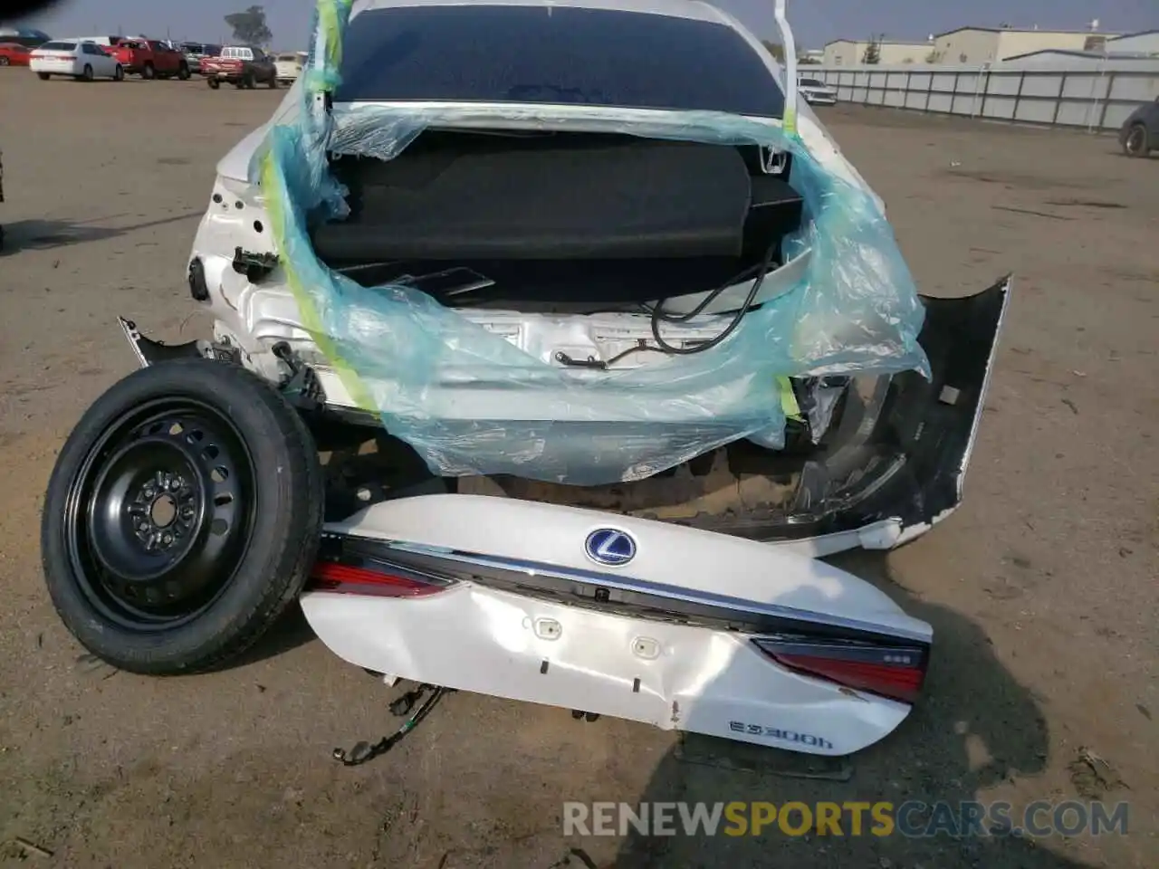 9 Photograph of a damaged car 58ADA1C10MU003654 LEXUS ES300 2021