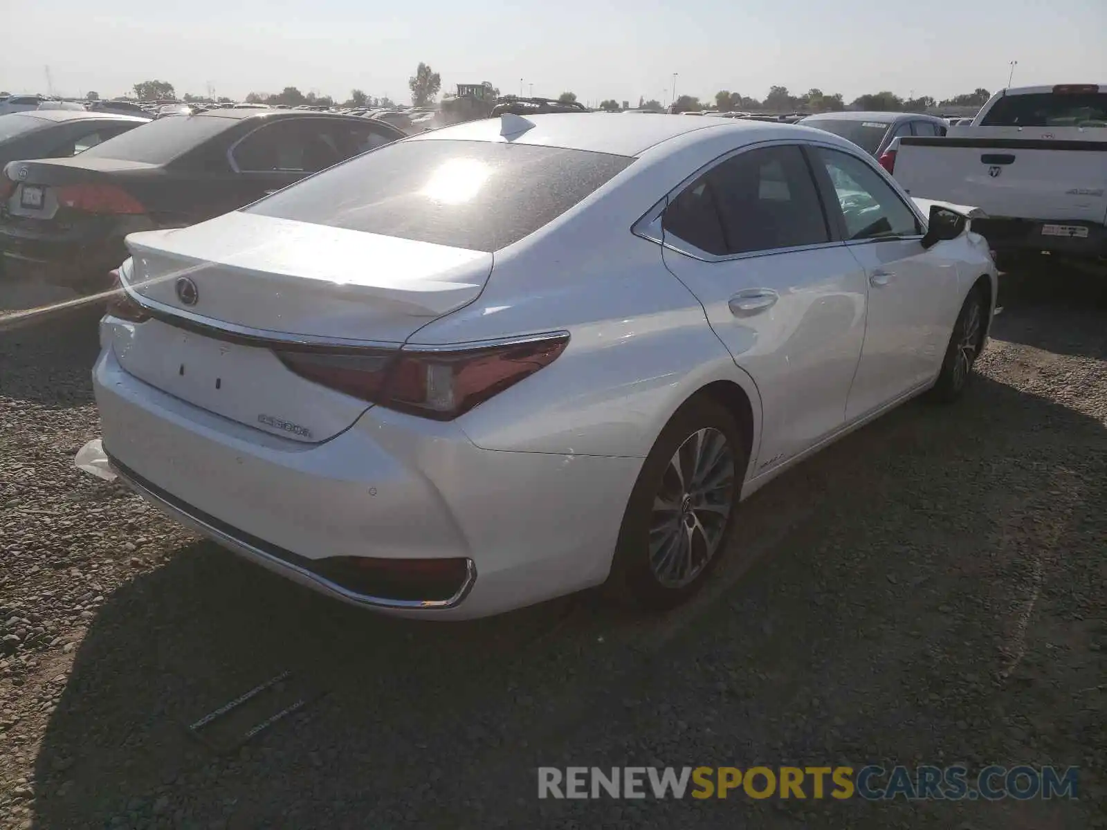 4 Photograph of a damaged car 58ADA1C11MU002299 LEXUS ES300 2021