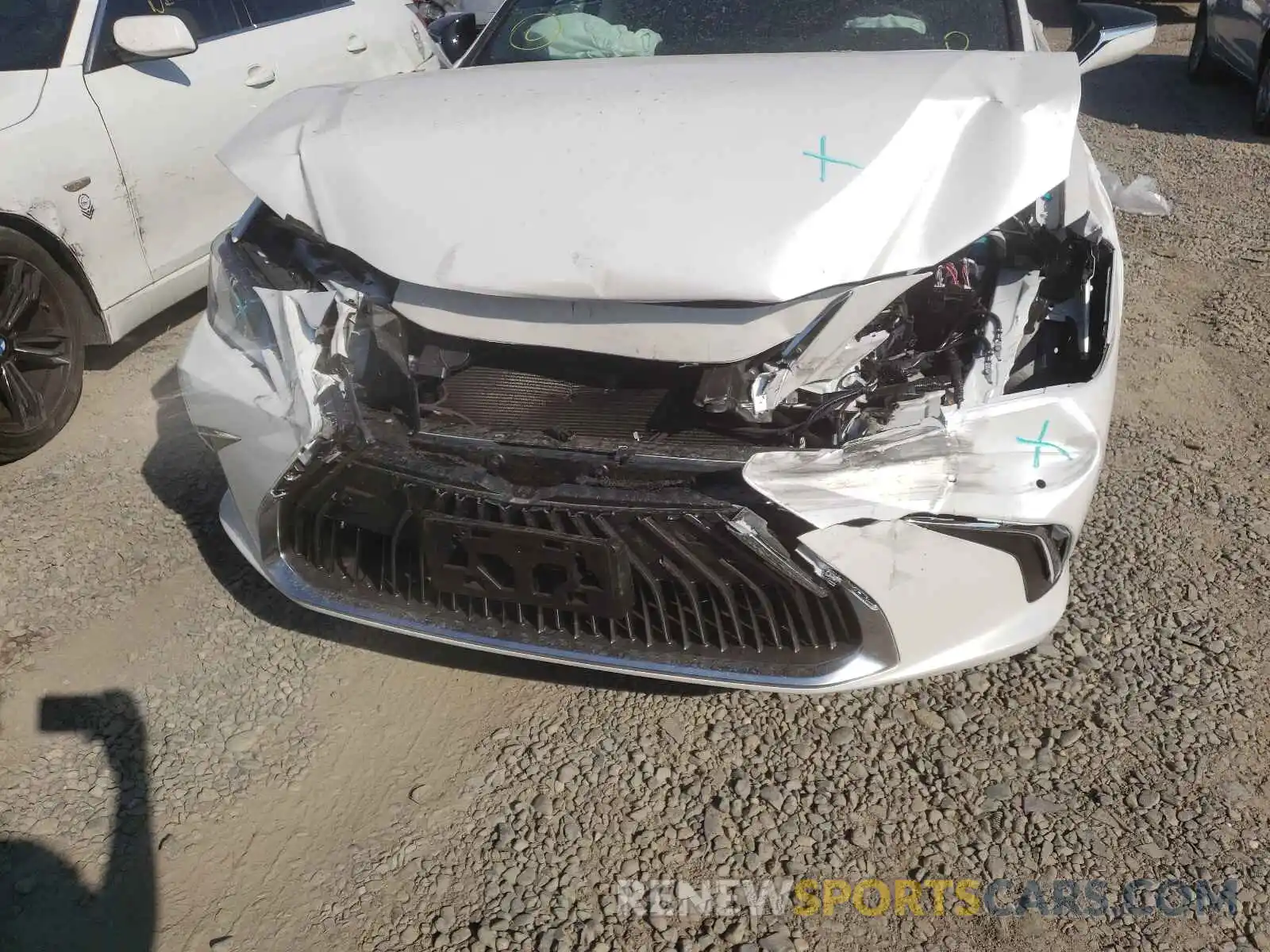 9 Photograph of a damaged car 58ADA1C11MU002299 LEXUS ES300 2021