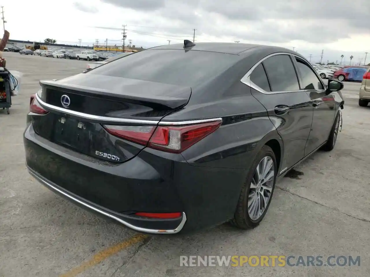 4 Photograph of a damaged car 58ADA1C12MU008306 LEXUS ES300 2021