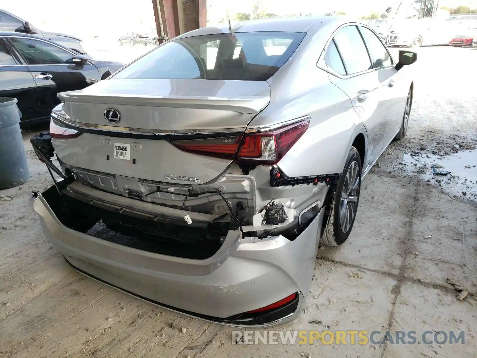 4 Photograph of a damaged car 58ADA1C13MU004894 LEXUS ES300 2021