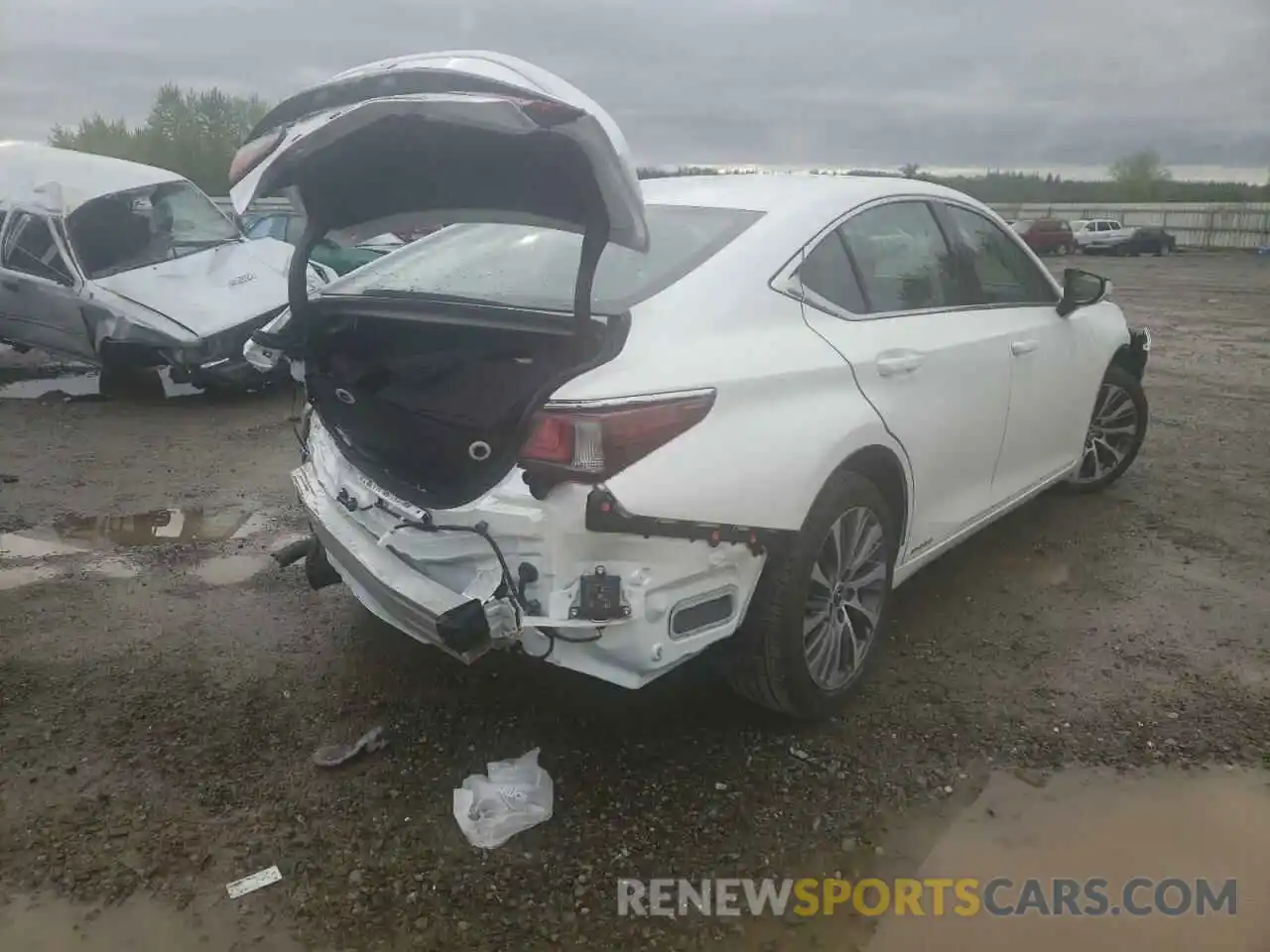 4 Photograph of a damaged car 58ADA1C13MU012414 LEXUS ES300 2021