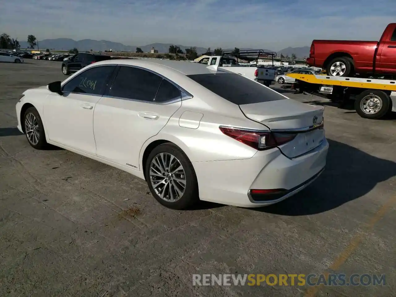 3 Photograph of a damaged car 58ADA1C14MU002586 LEXUS ES300 2021