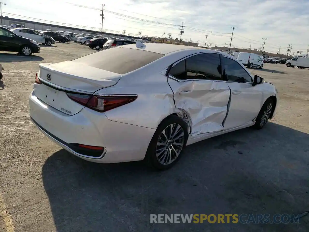 4 Photograph of a damaged car 58ADA1C14MU002586 LEXUS ES300 2021