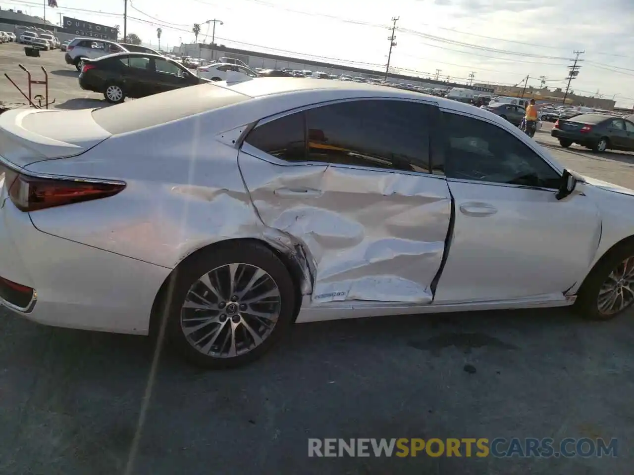 9 Photograph of a damaged car 58ADA1C14MU002586 LEXUS ES300 2021