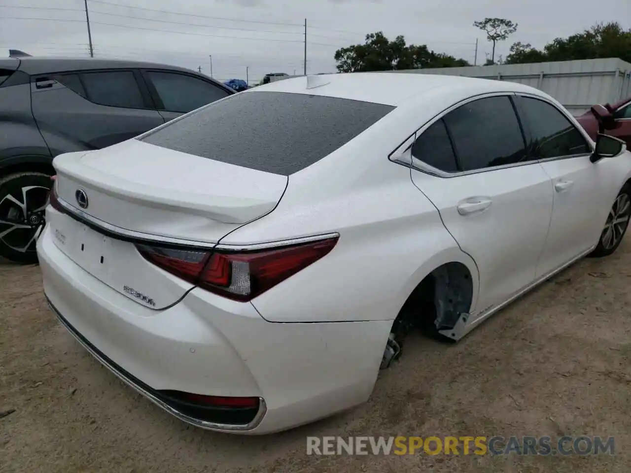 9 Photograph of a damaged car 58ADA1C14MU004600 LEXUS ES300 2021