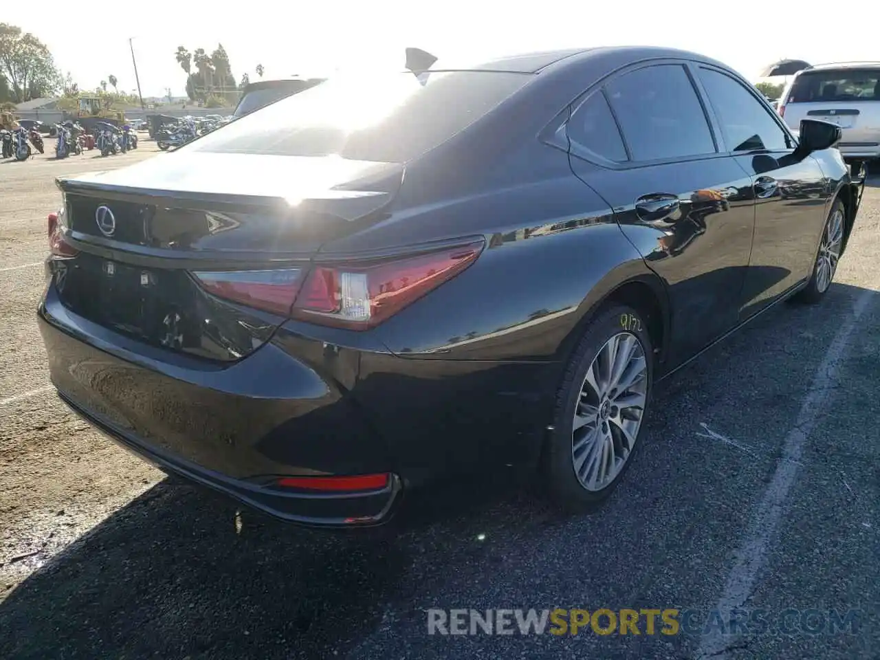 4 Photograph of a damaged car 58ADA1C15MU002483 LEXUS ES300 2021