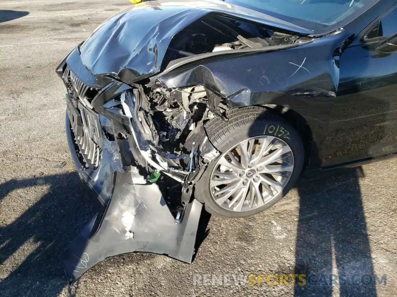 9 Photograph of a damaged car 58ADA1C15MU002483 LEXUS ES300 2021