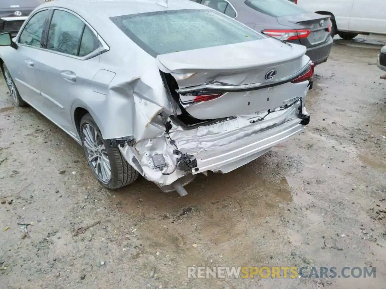 9 Photograph of a damaged car 58ADA1C16MU003352 LEXUS ES300 2021