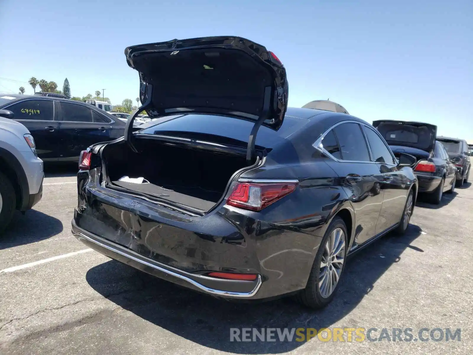 4 Photograph of a damaged car 58ADA1C16MU004940 LEXUS ES300 2021