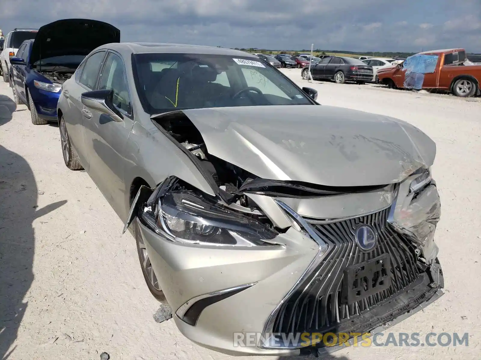 1 Photograph of a damaged car 58ADA1C16MU005523 LEXUS ES300 2021