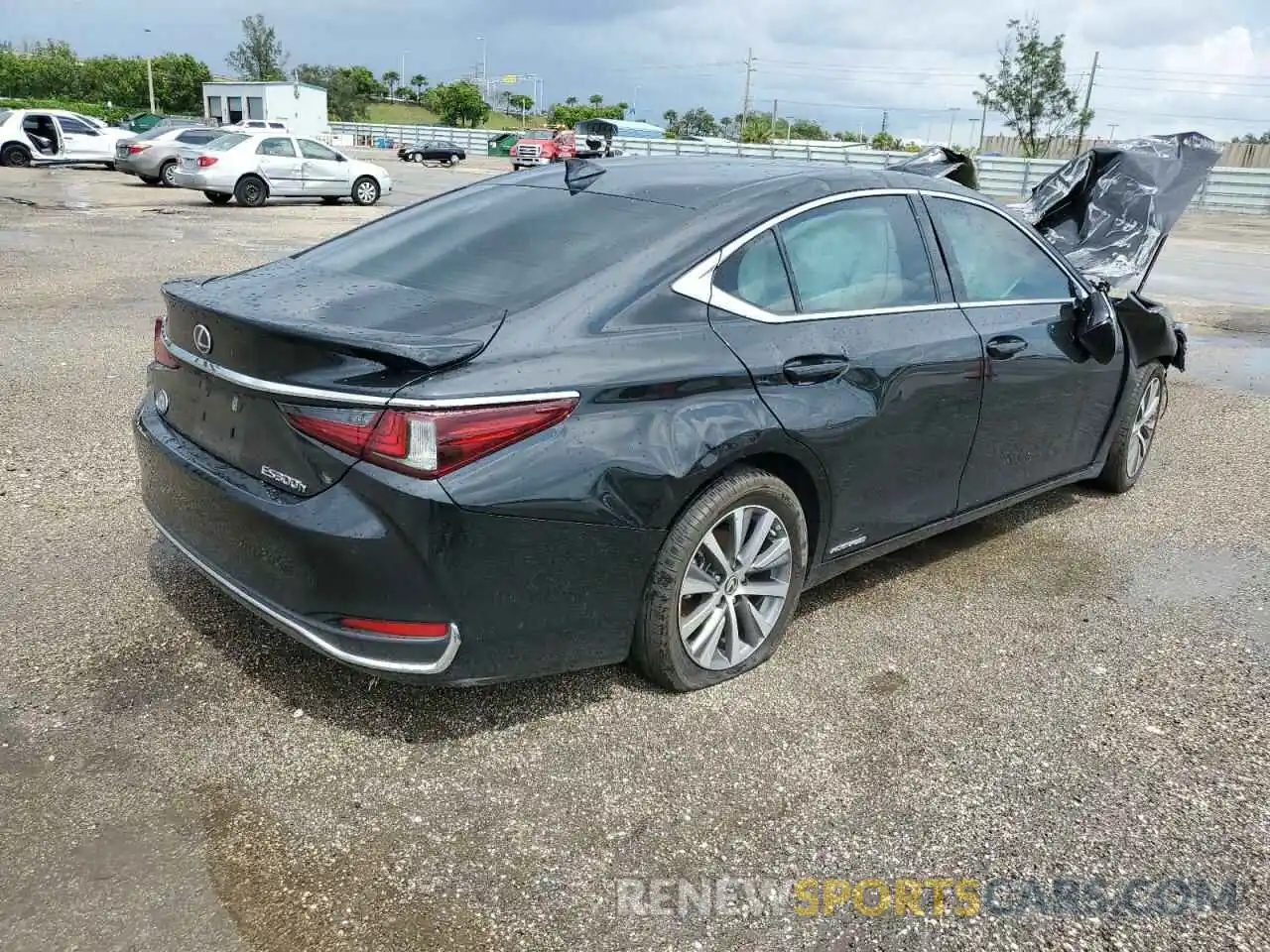 4 Photograph of a damaged car 58ADA1C16MU010883 LEXUS ES300 2021