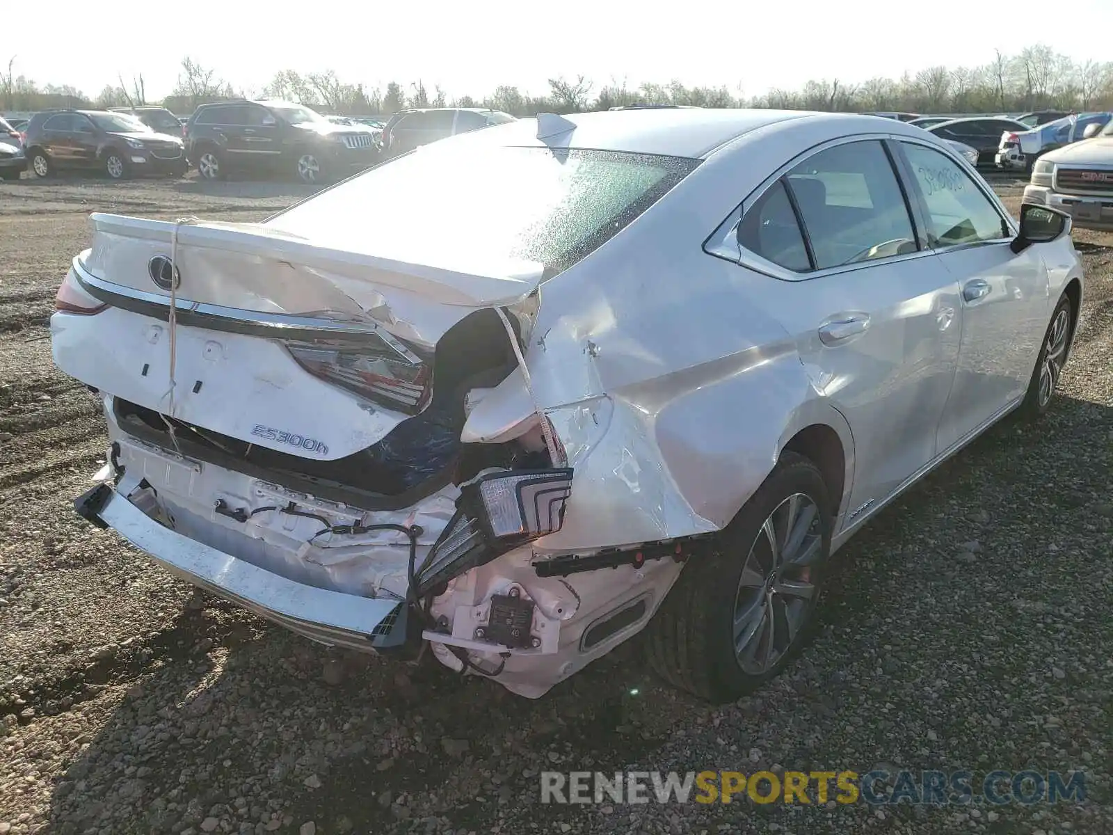 4 Photograph of a damaged car 58ADA1C17MU002145 LEXUS ES300 2021