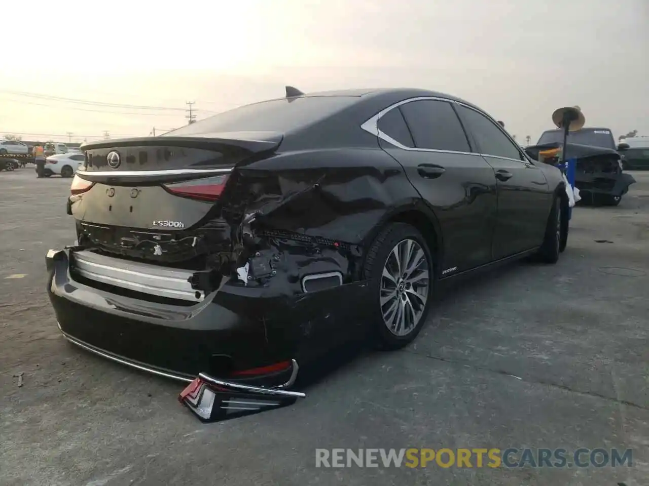 4 Photograph of a damaged car 58ADA1C17MU005885 LEXUS ES300 2021