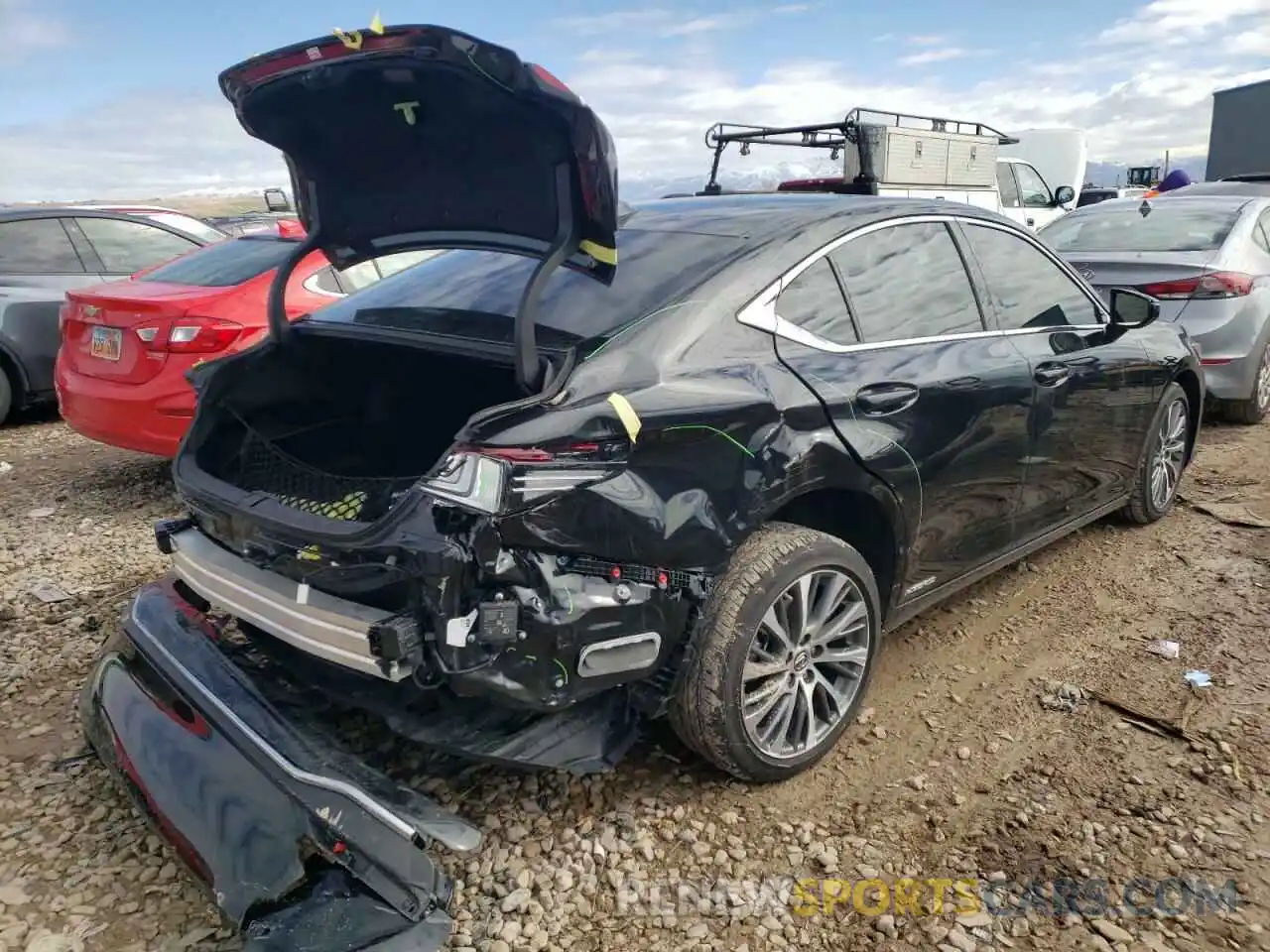 4 Photograph of a damaged car 58ADA1C17MU012531 LEXUS ES300 2021