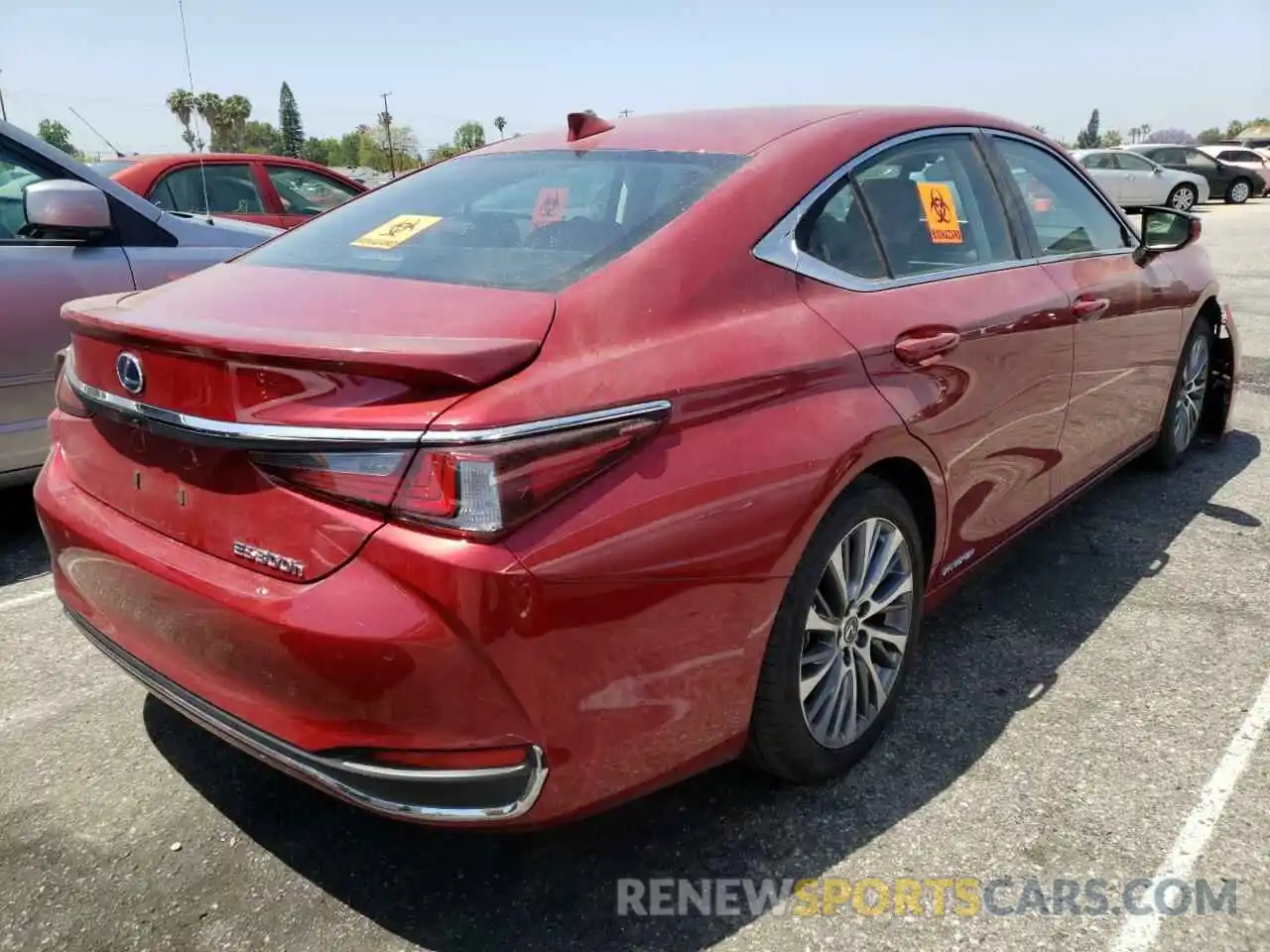 4 Photograph of a damaged car 58ADA1C18MU005944 LEXUS ES300 2021