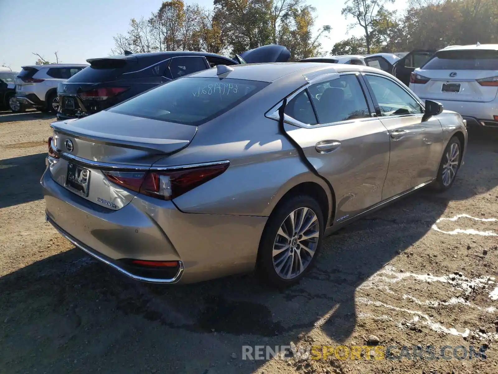 4 Photograph of a damaged car 58ADA1C18MU010660 LEXUS ES300 2021