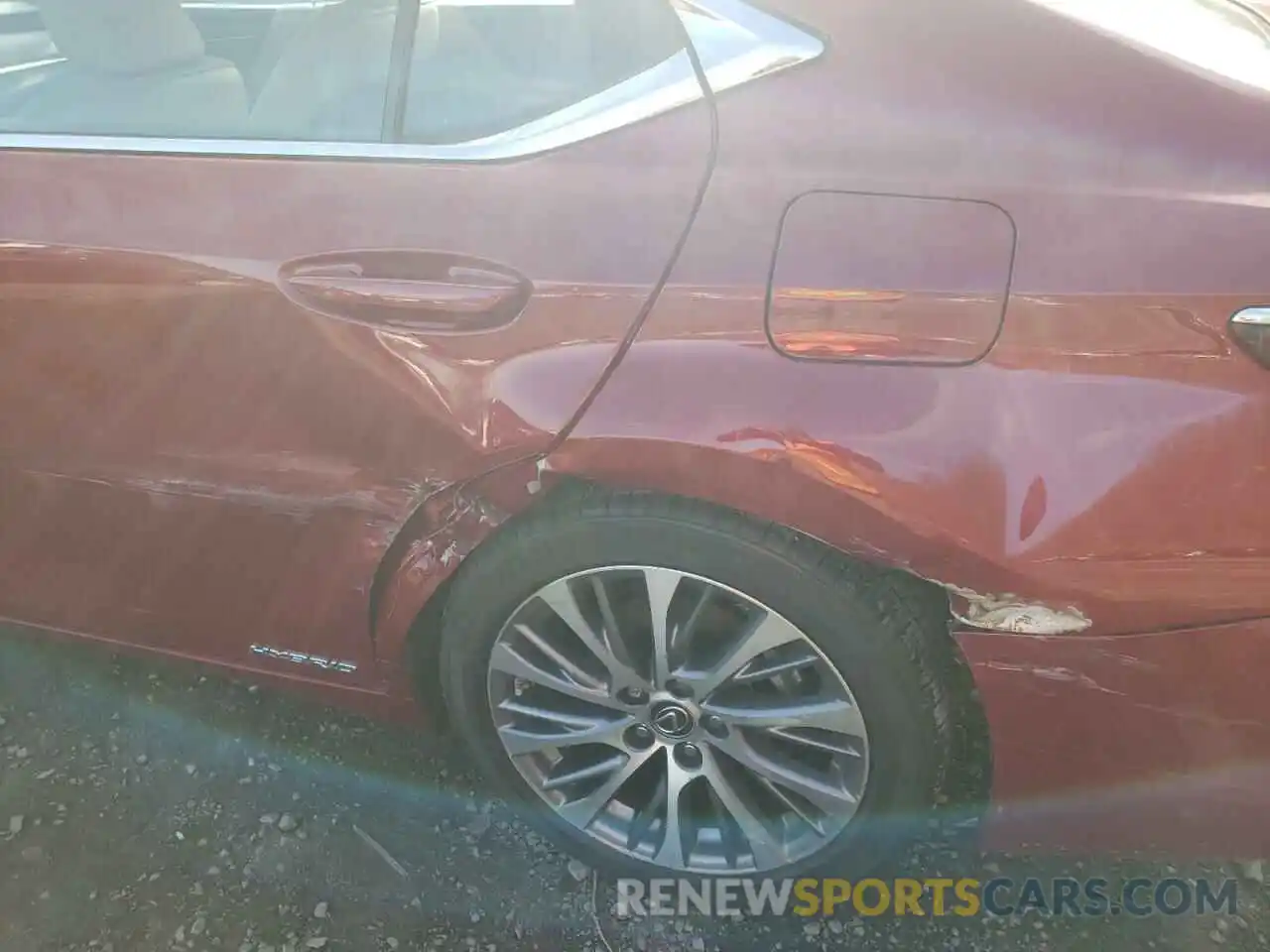 9 Photograph of a damaged car 58ADA1C19MU007363 LEXUS ES300 2021