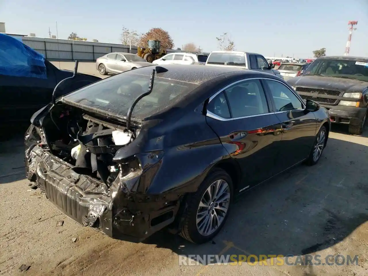 4 Photograph of a damaged car 58ADA1C19MU012384 LEXUS ES300 2021