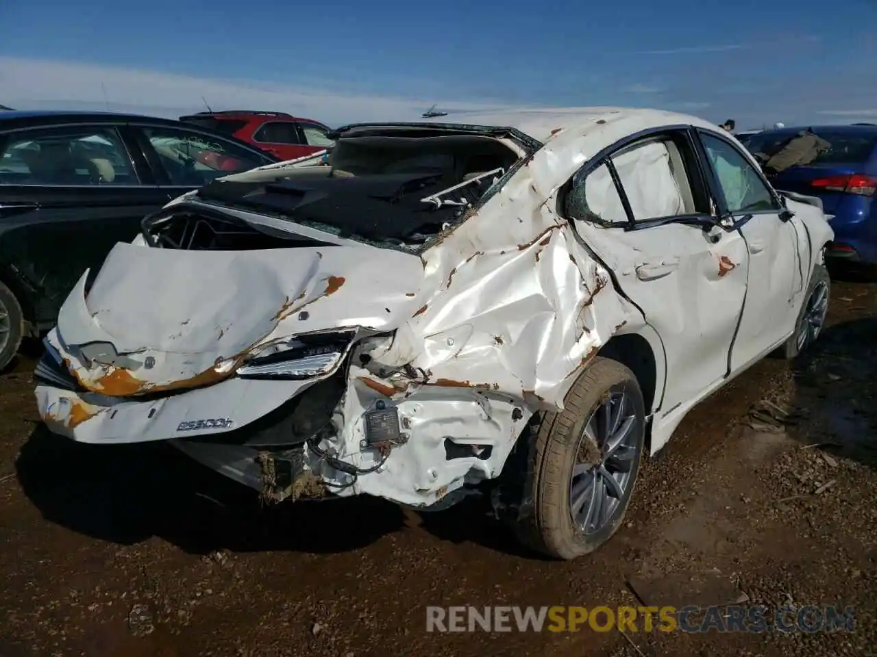 4 Photograph of a damaged car 58ADA1C1XMU007064 LEXUS ES300 2021