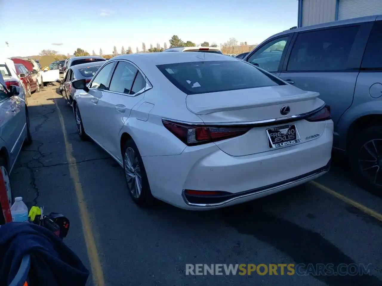 3 Photograph of a damaged car 58AEA1C12MU009847 LEXUS ES300 2021