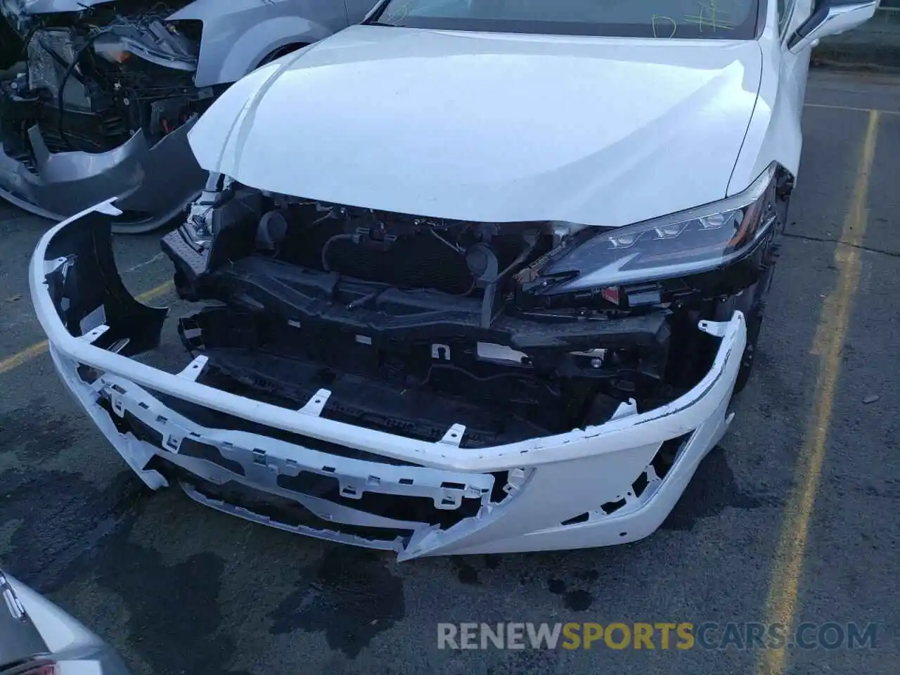 9 Photograph of a damaged car 58AEA1C12MU009847 LEXUS ES300 2021