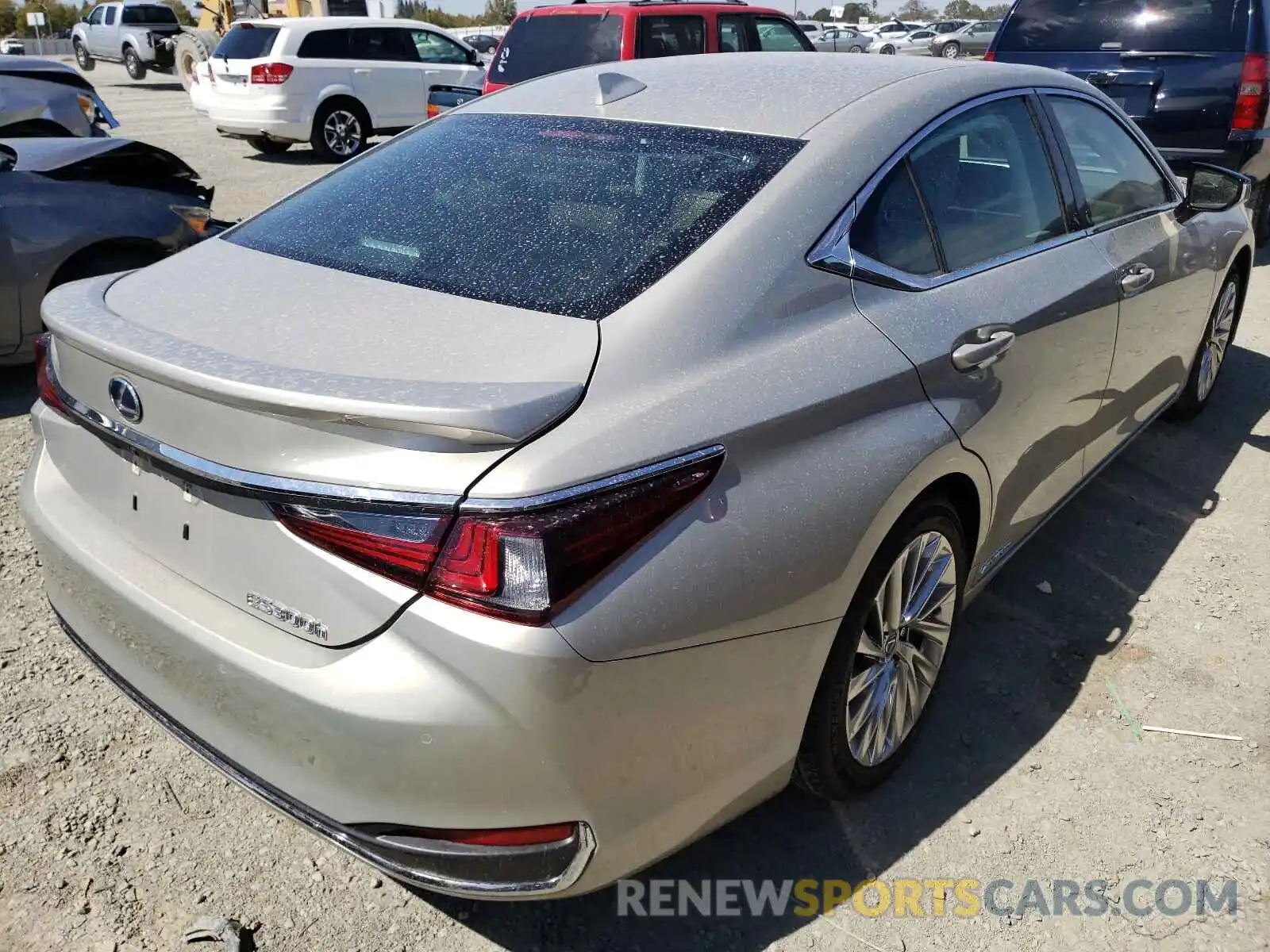 4 Photograph of a damaged car 58AEA1C1XMU001320 LEXUS ES300 2021