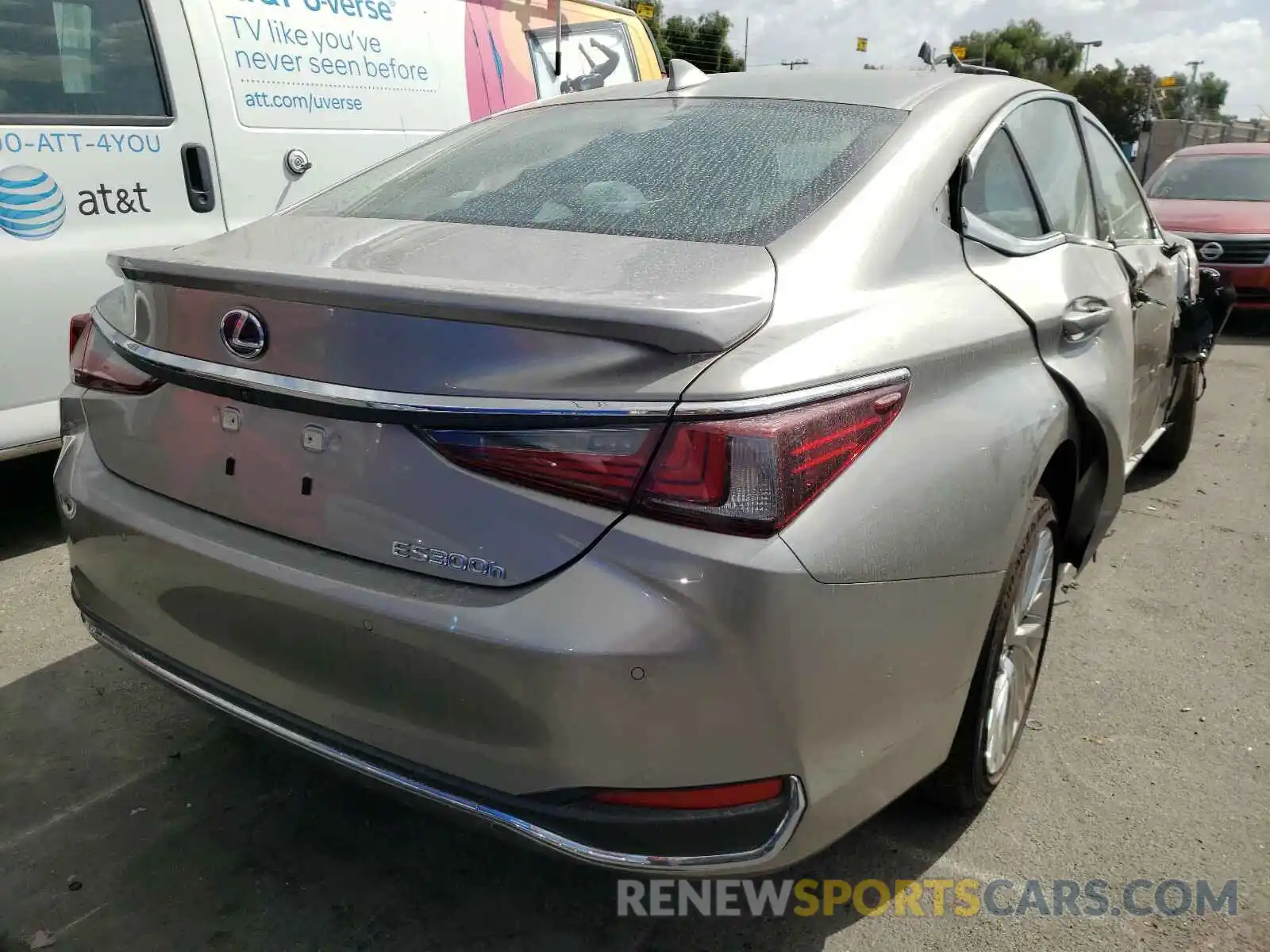 4 Photograph of a damaged car 58AFA1C19MU003435 LEXUS ES300 2021