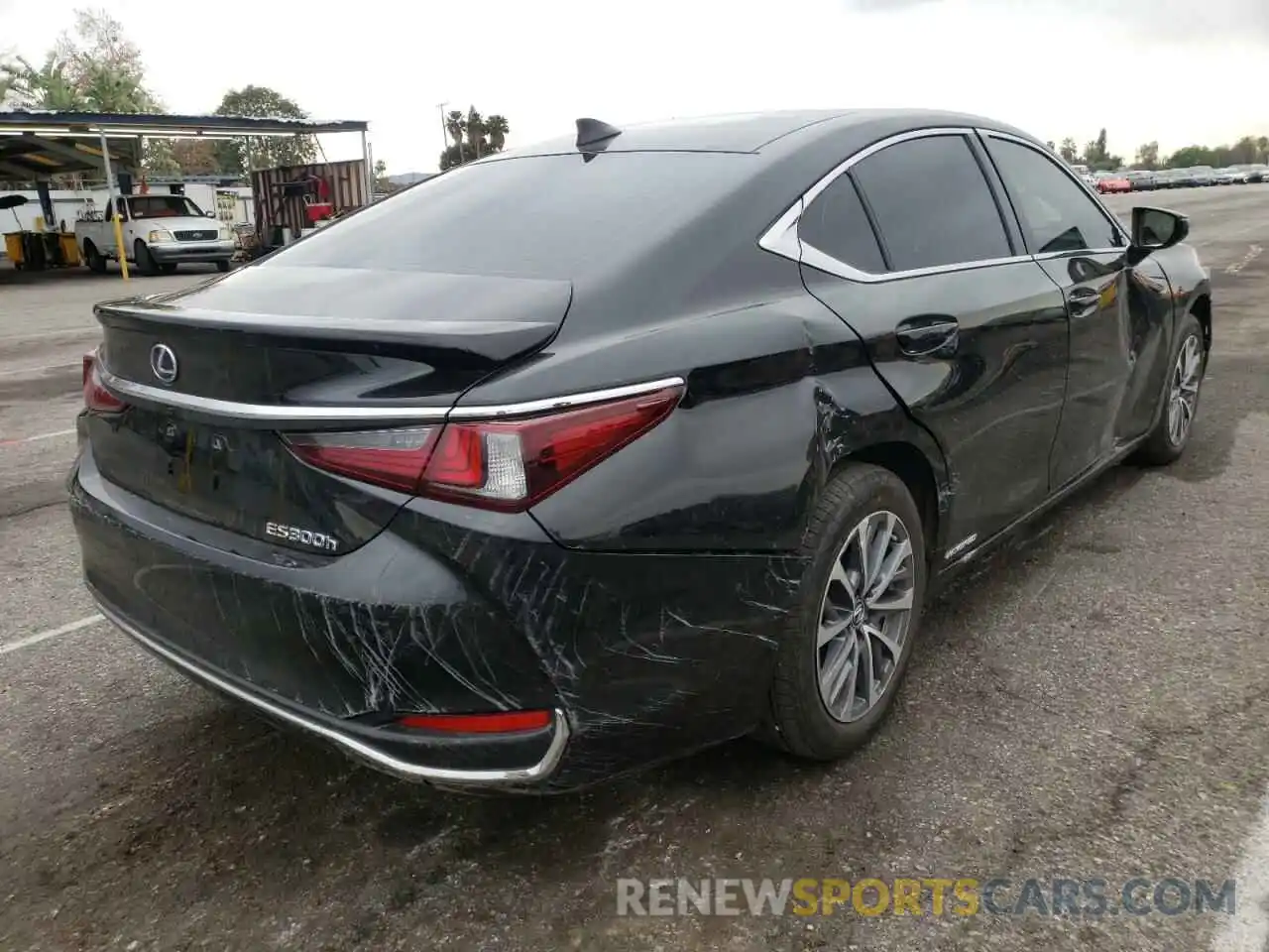 4 Photograph of a damaged car 58ACA1C11NU015051 LEXUS ES300 2022