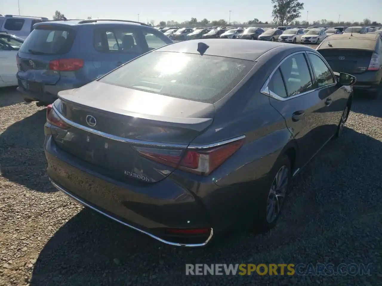 4 Photograph of a damaged car 58ACA1C19NU013323 LEXUS ES300 2022