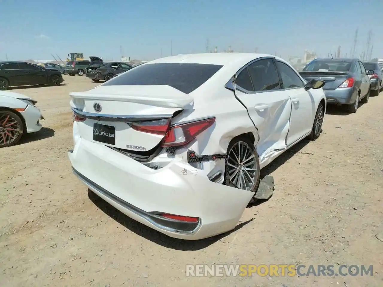 4 Photograph of a damaged car 58ADA1C10NU017748 LEXUS ES300 2022