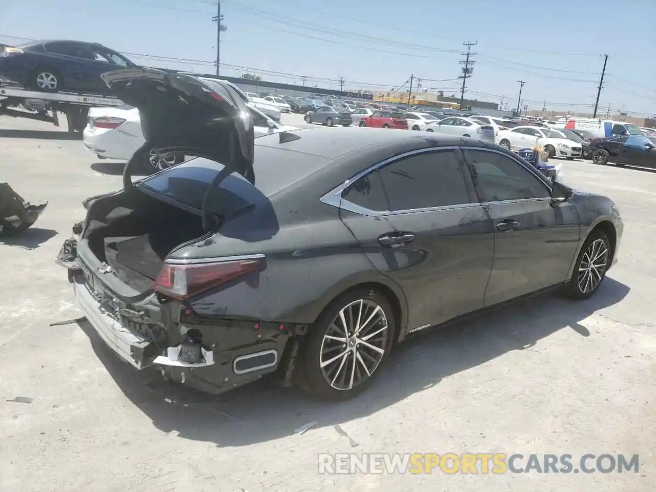 4 Photograph of a damaged car 58ADA1C16NU016491 LEXUS ES300 2022