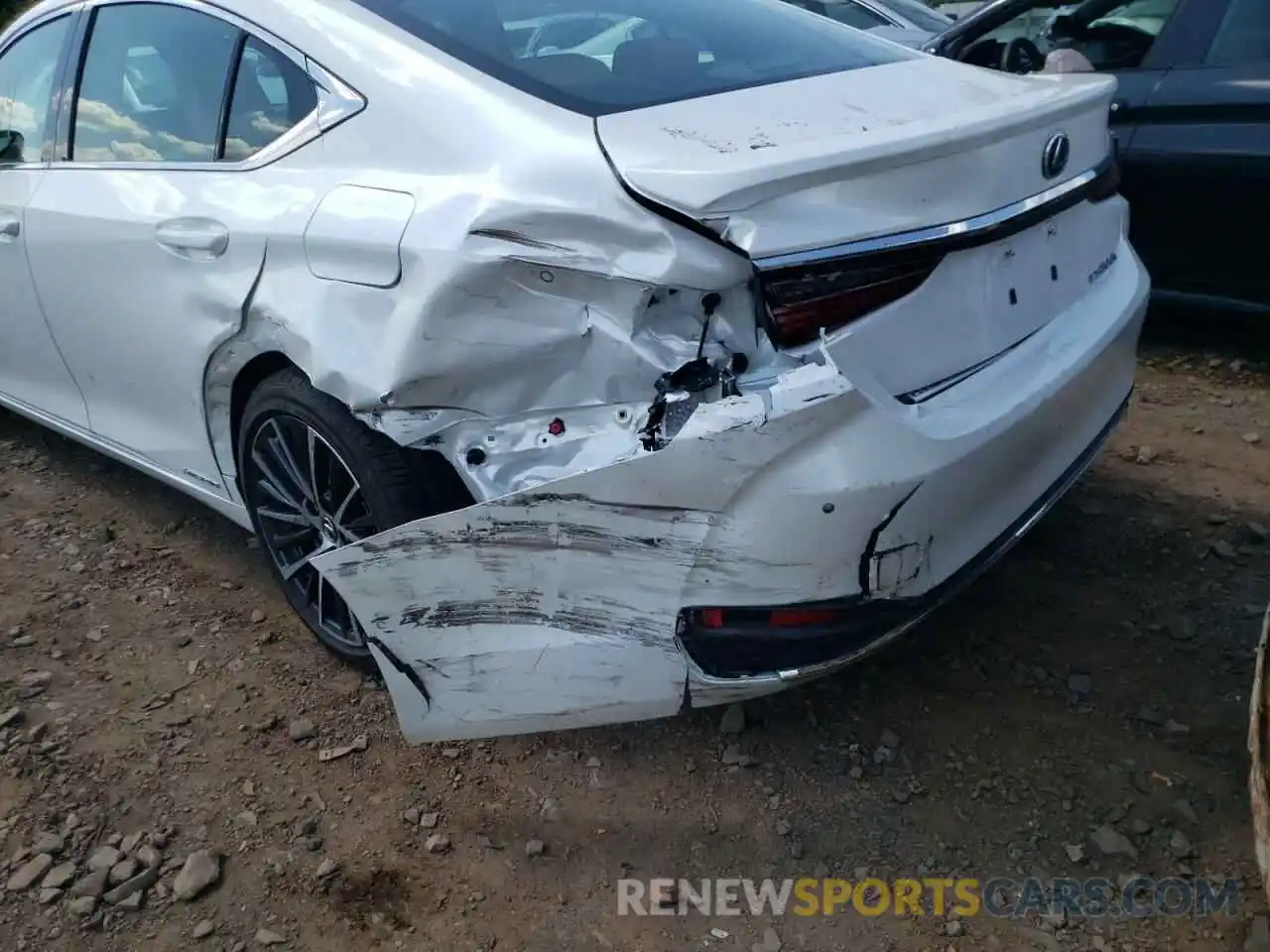 9 Photograph of a damaged car 58ADA1C18NU022163 LEXUS ES300 2022