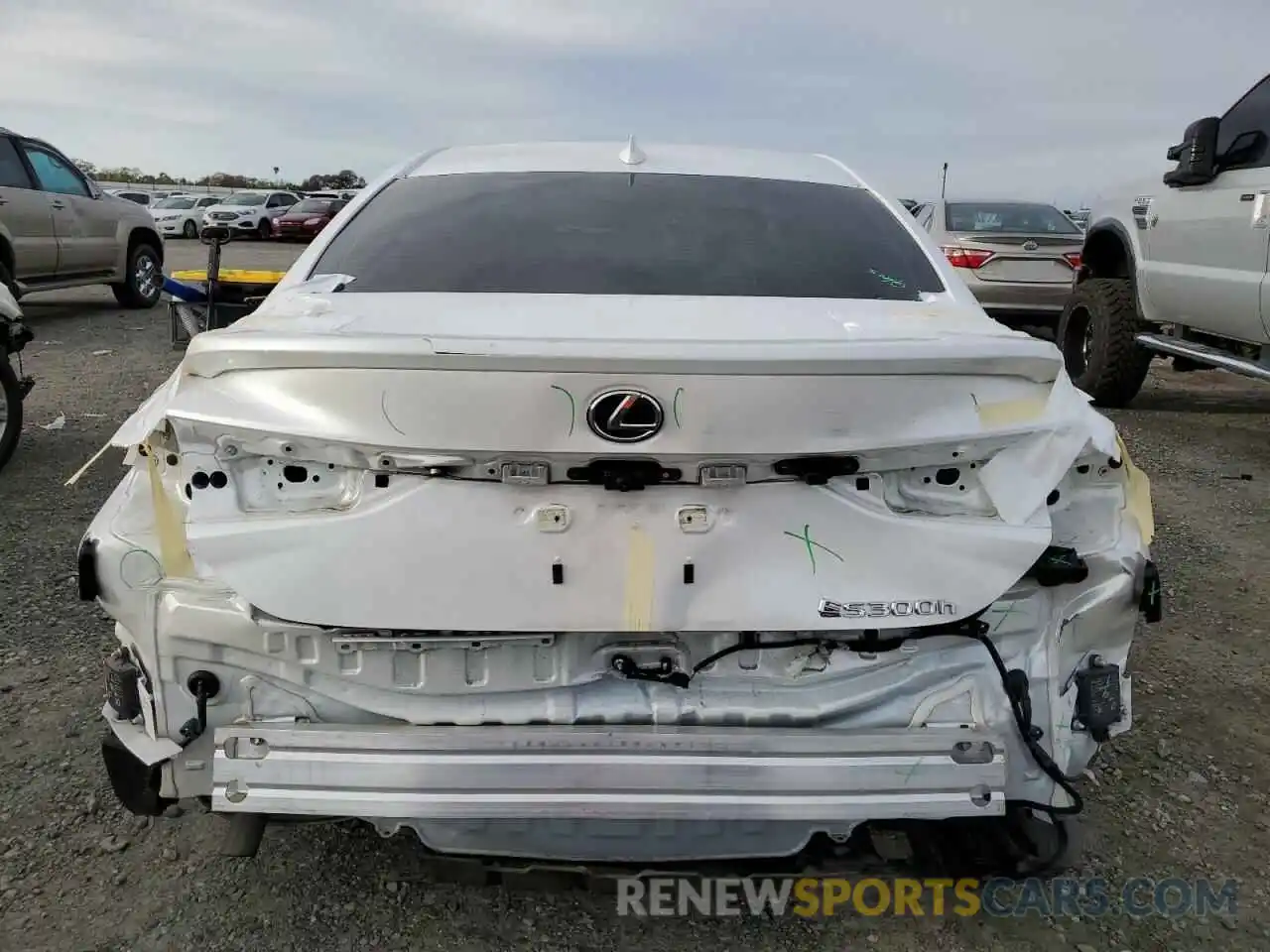 6 Photograph of a damaged car 58ADA1C10PU027022 LEXUS ES300 2023