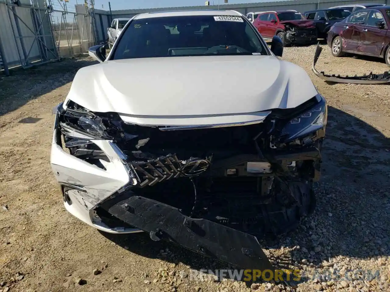 5 Photograph of a damaged car 58AFA1C11RU039482 LEXUS ES300 2024