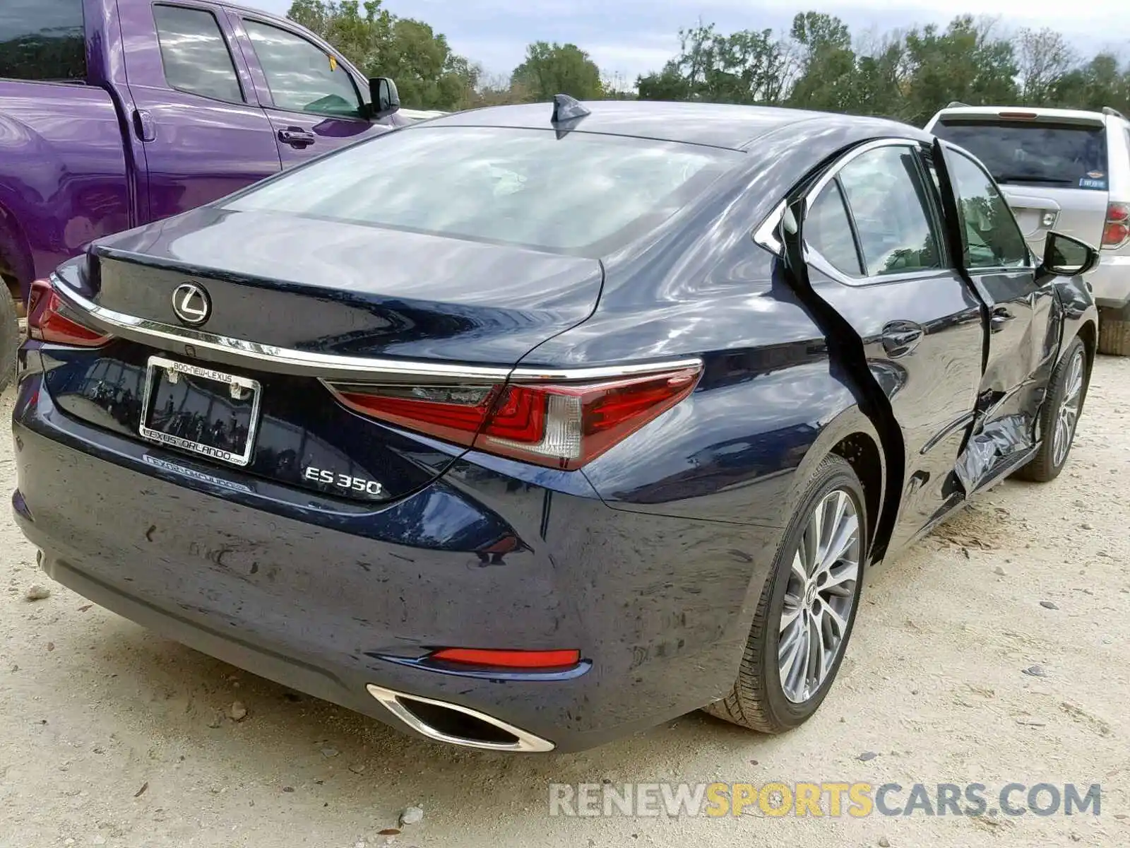 4 Photograph of a damaged car 58ABZ1B10KU001515 LEXUS ES350 2019