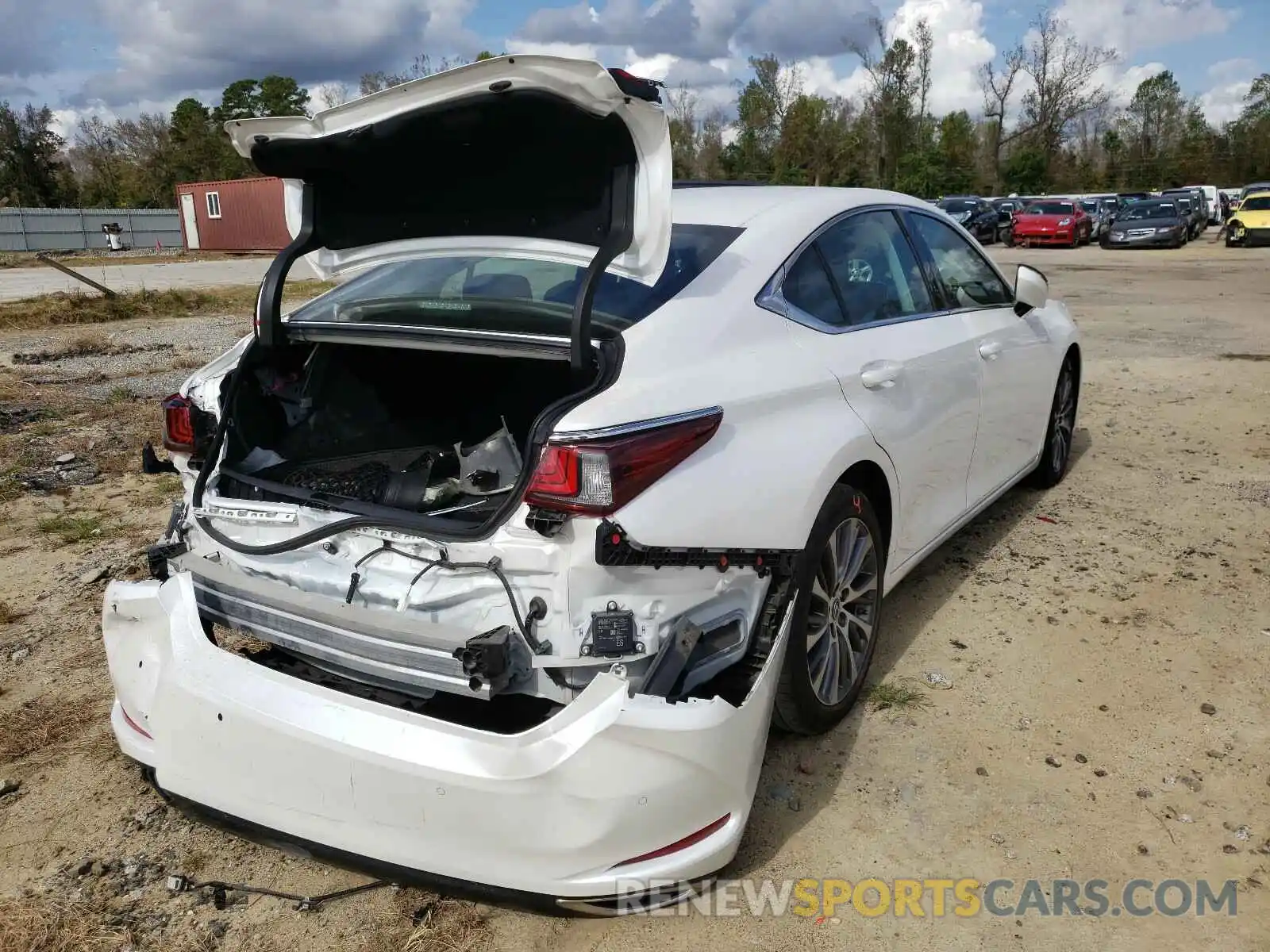 4 Photograph of a damaged car 58ABZ1B10KU006729 LEXUS ES350 2019