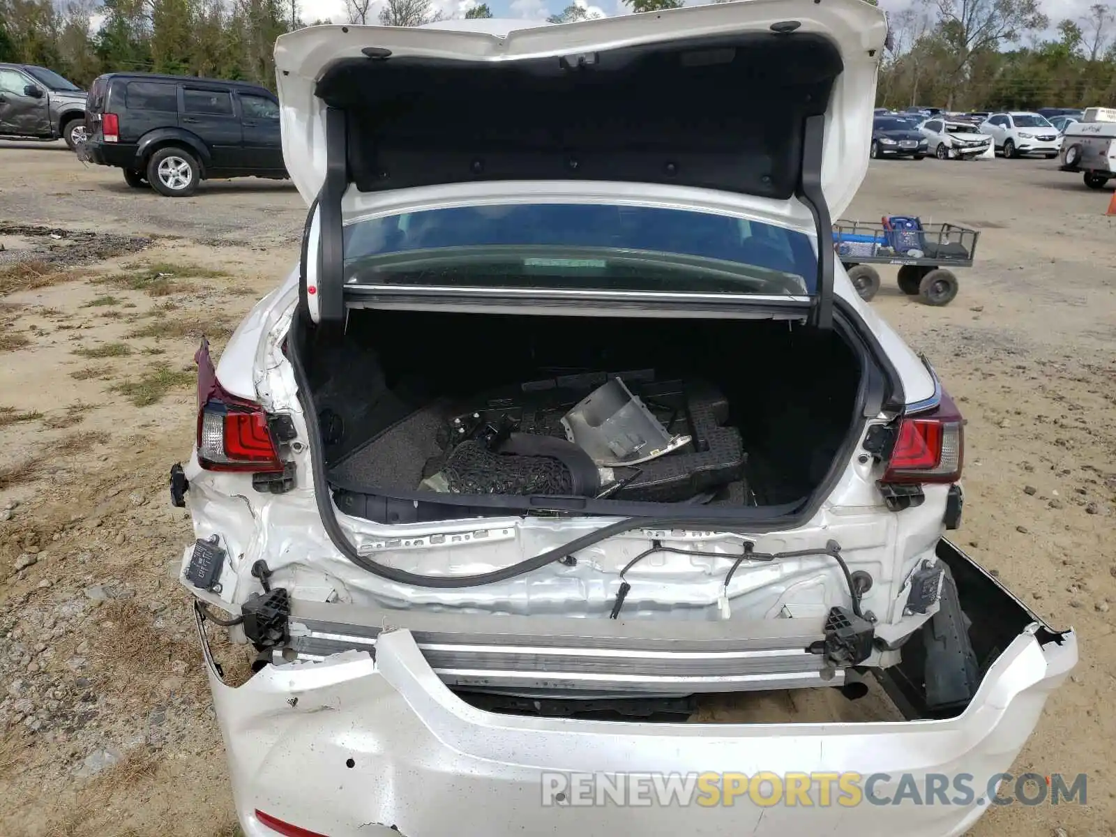 9 Photograph of a damaged car 58ABZ1B10KU006729 LEXUS ES350 2019