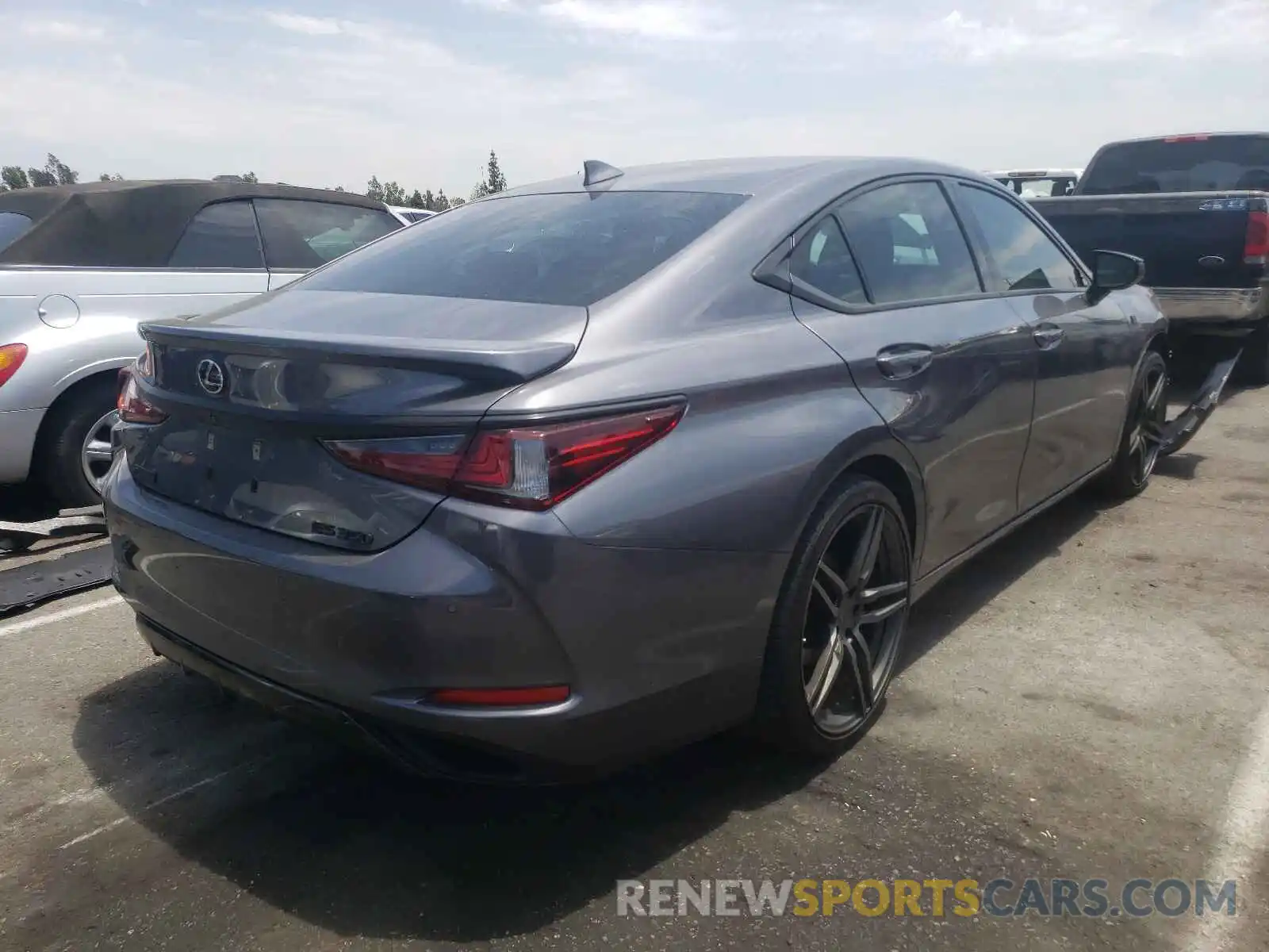 4 Photograph of a damaged car 58ABZ1B10KU007668 LEXUS ES350 2019