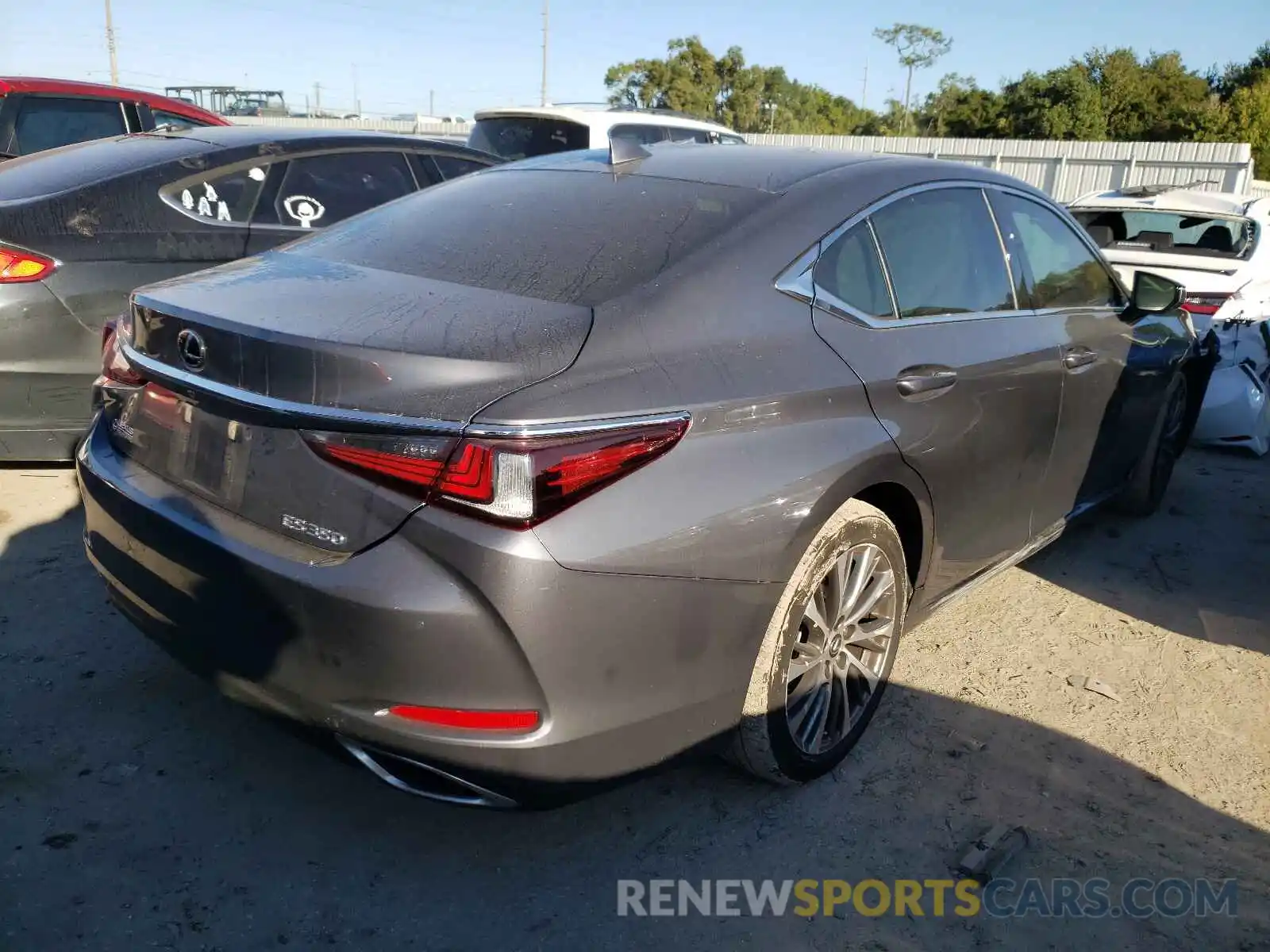 4 Photograph of a damaged car 58ABZ1B10KU008822 LEXUS ES350 2019