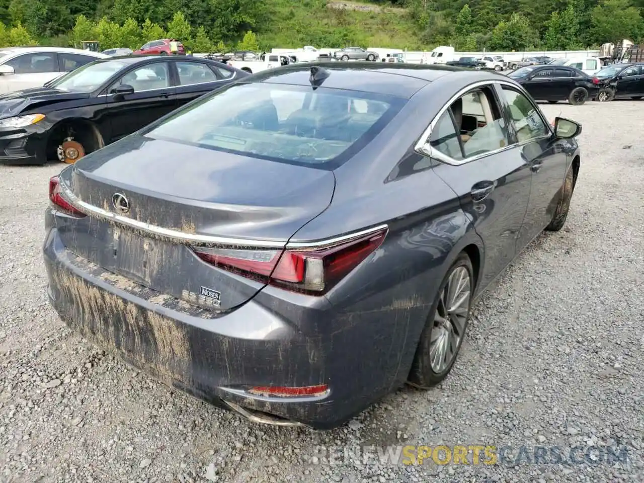 4 Photograph of a damaged car 58ABZ1B10KU010358 LEXUS ES350 2019