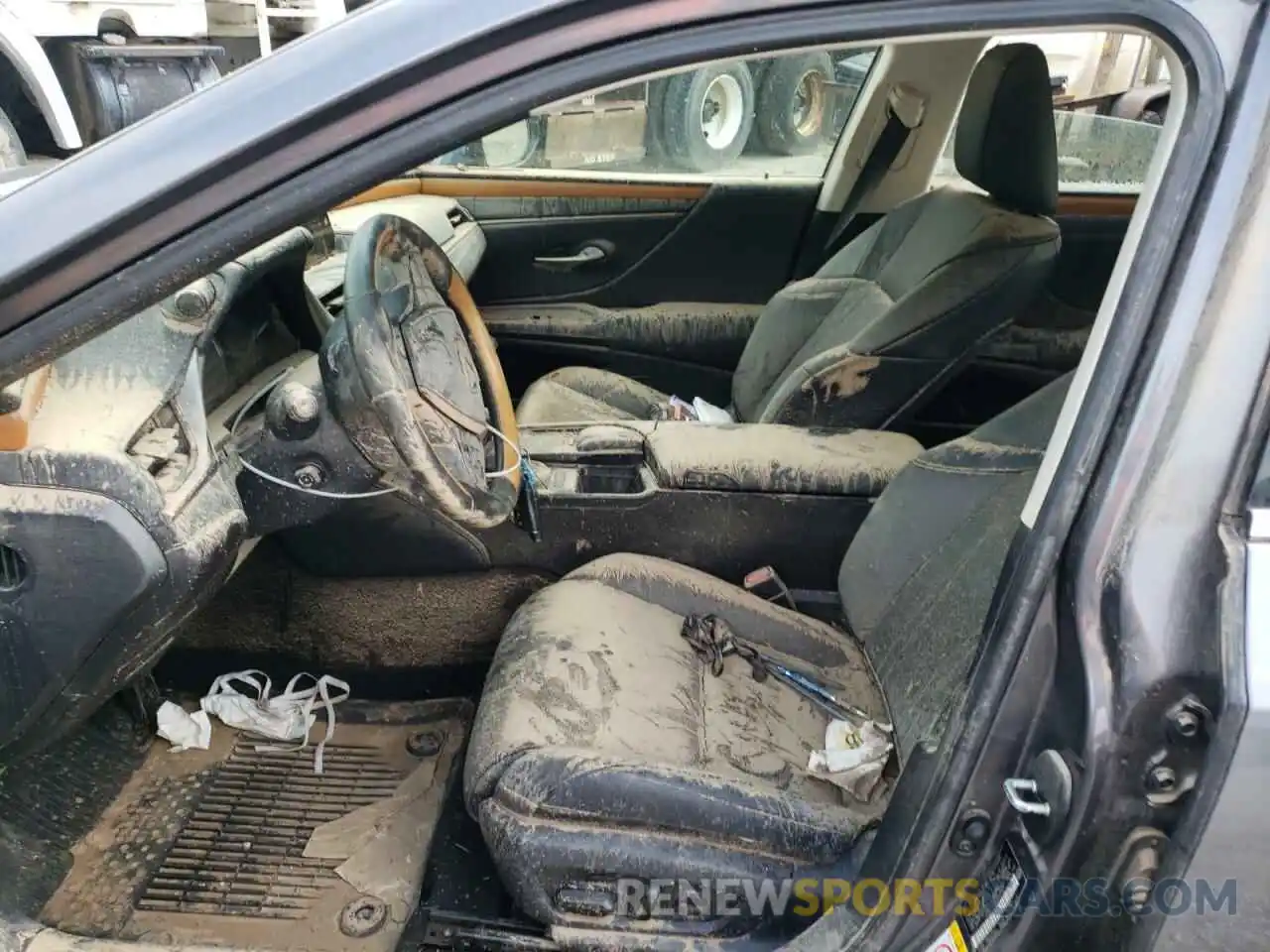 9 Photograph of a damaged car 58ABZ1B10KU010358 LEXUS ES350 2019