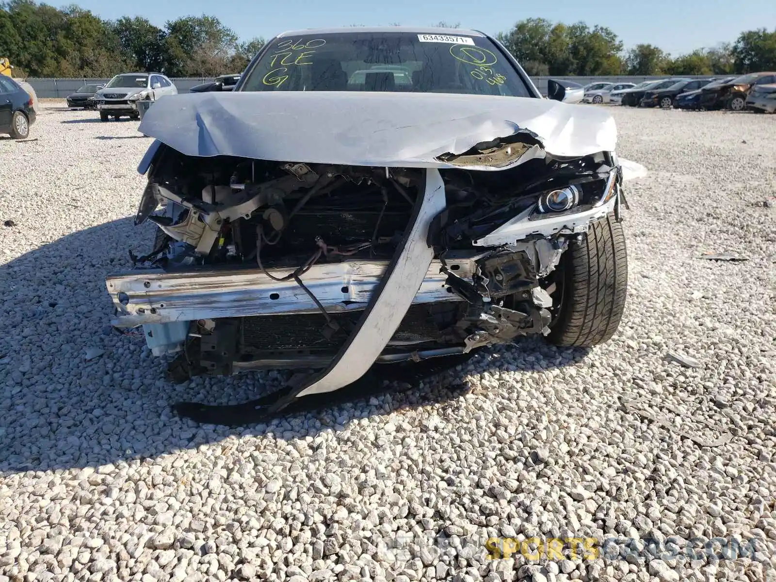 9 Photograph of a damaged car 58ABZ1B10KU013468 LEXUS ES350 2019