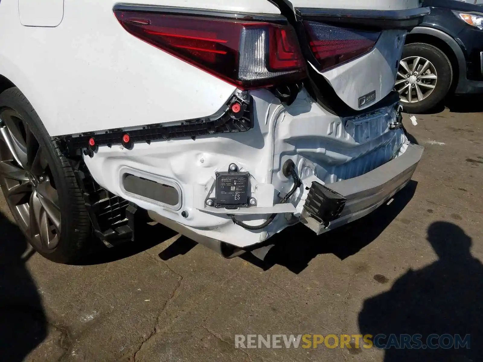 9 Photograph of a damaged car 58ABZ1B10KU020792 LEXUS ES350 2019