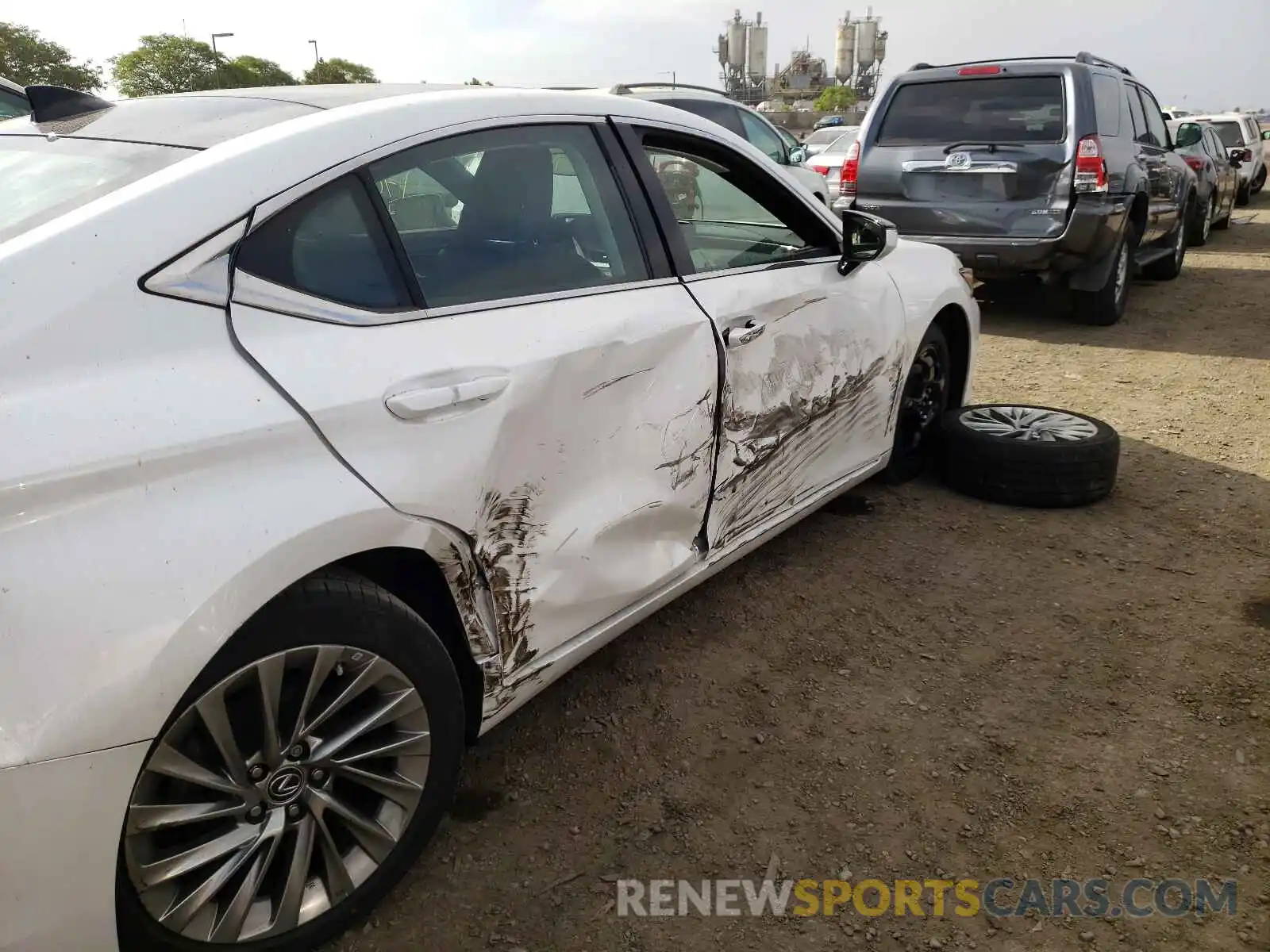 9 Photograph of a damaged car 58ABZ1B10KU021134 LEXUS ES350 2019