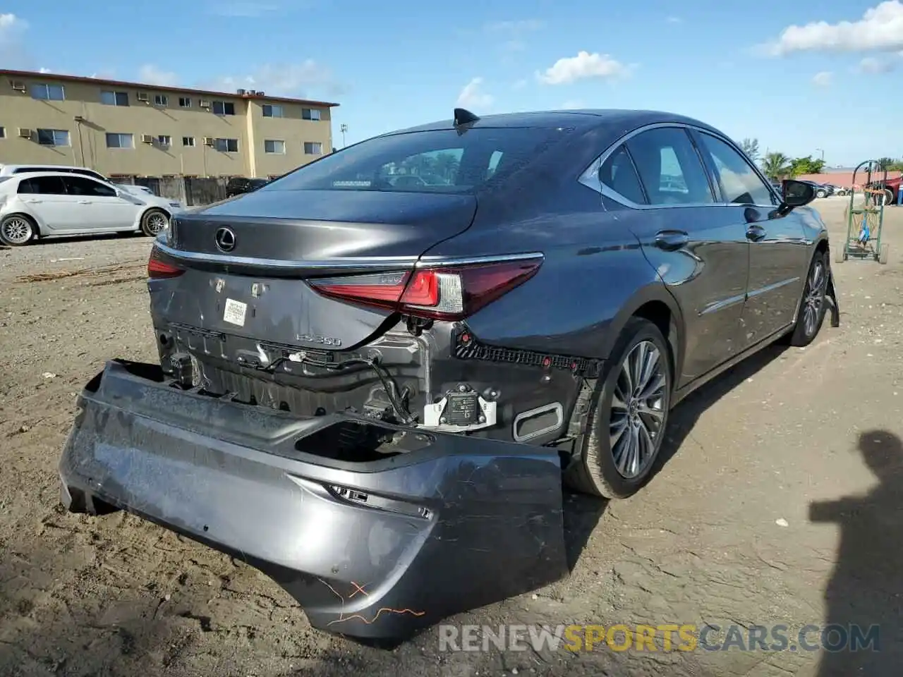 4 Photograph of a damaged car 58ABZ1B10KU022199 LEXUS ES350 2019