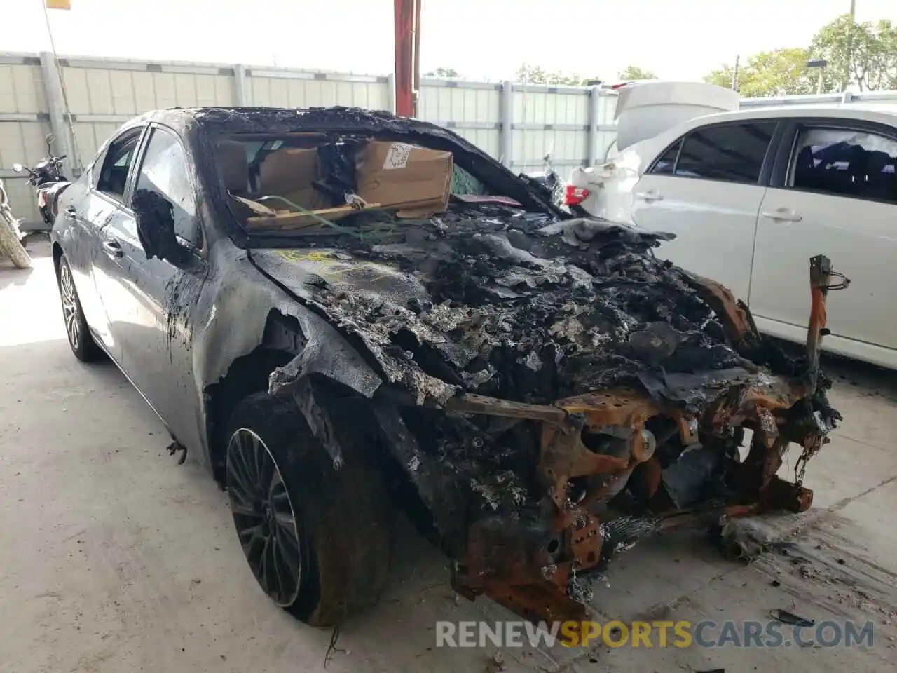 1 Photograph of a damaged car 58ABZ1B10KU022607 LEXUS ES350 2019