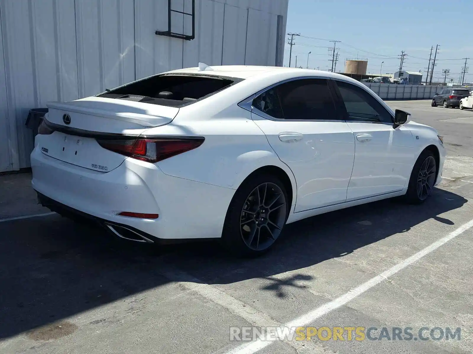 4 Photograph of a damaged car 58ABZ1B10KU026088 LEXUS ES350 2019