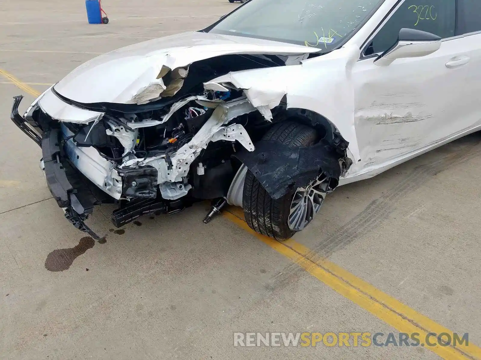 9 Photograph of a damaged car 58ABZ1B10KU026544 LEXUS ES350 2019
